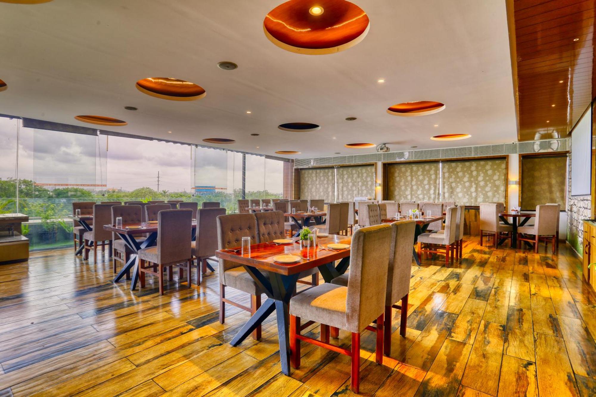 The Ashoka Hotel Indore Exterior foto