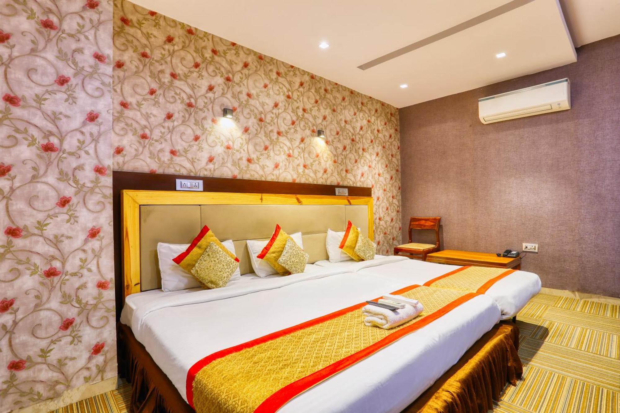 The Ashoka Hotel Indore Exterior foto