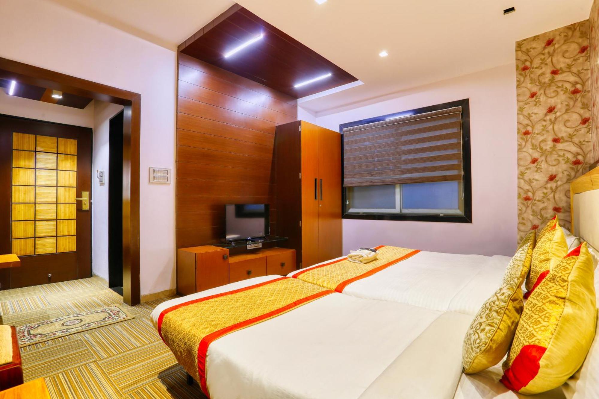 The Ashoka Hotel Indore Exterior foto