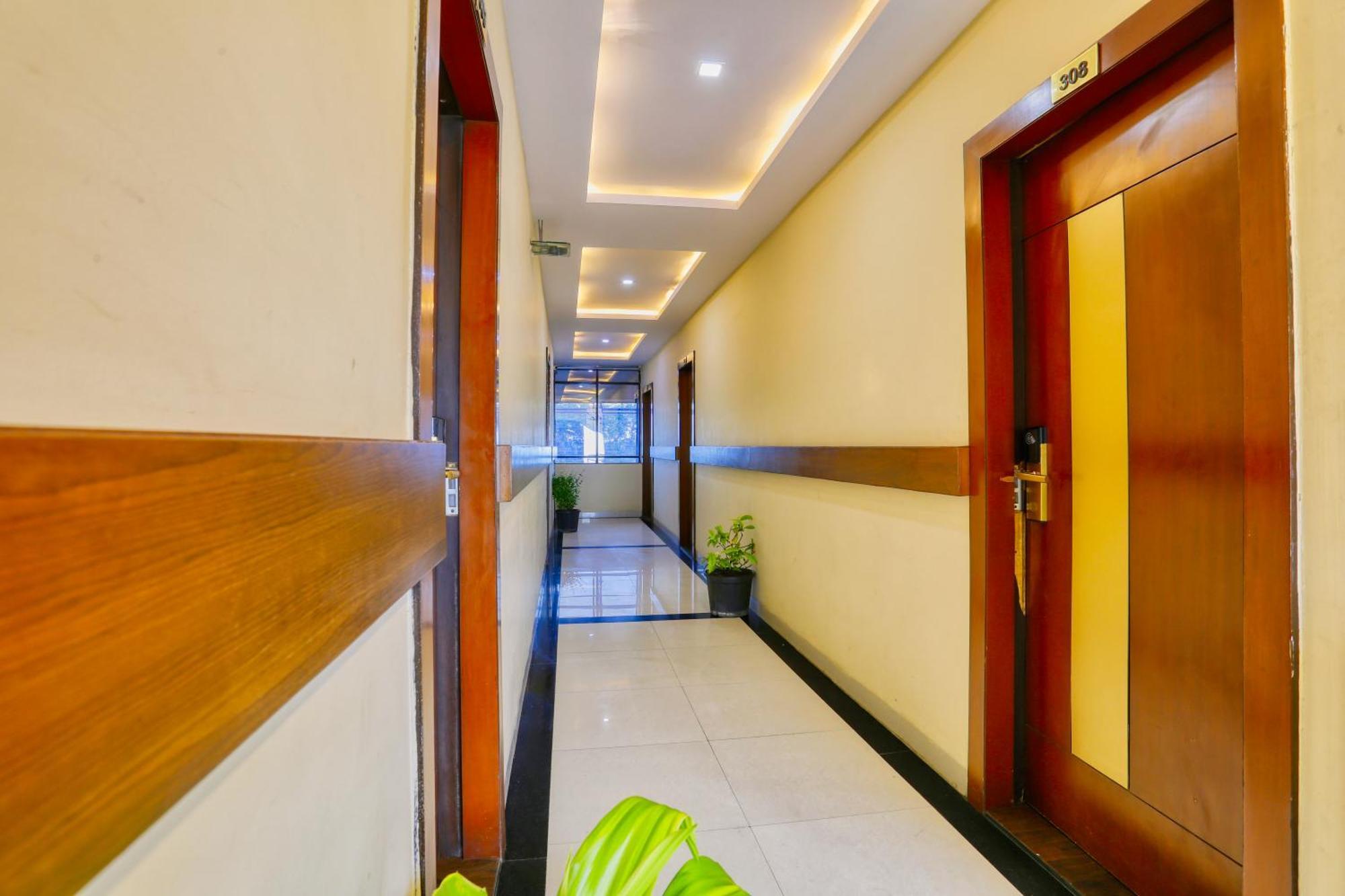 The Ashoka Hotel Indore Exterior foto