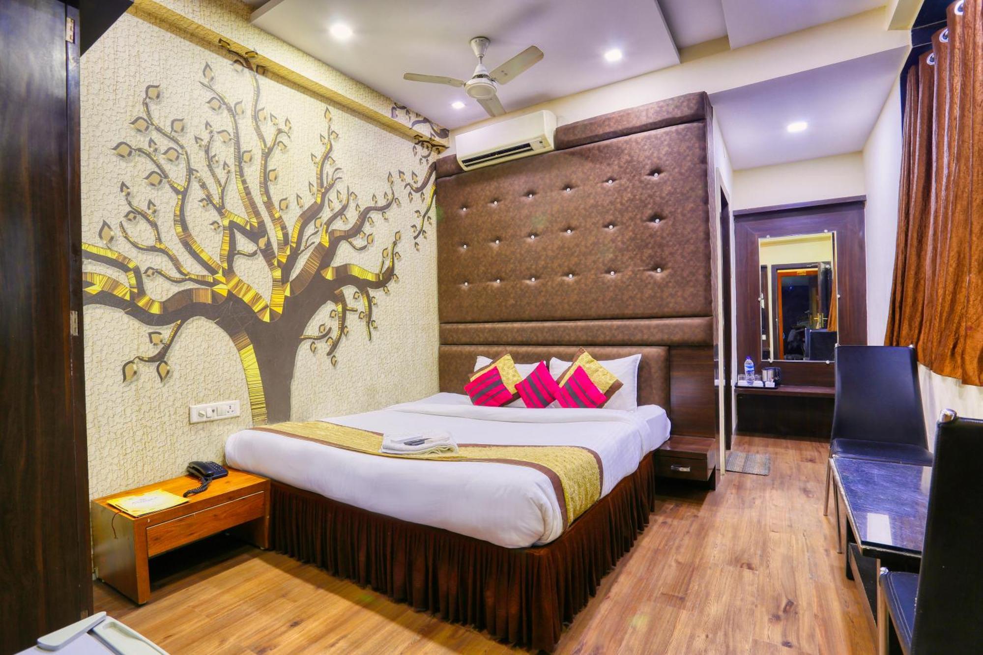 The Ashoka Hotel Indore Exterior foto