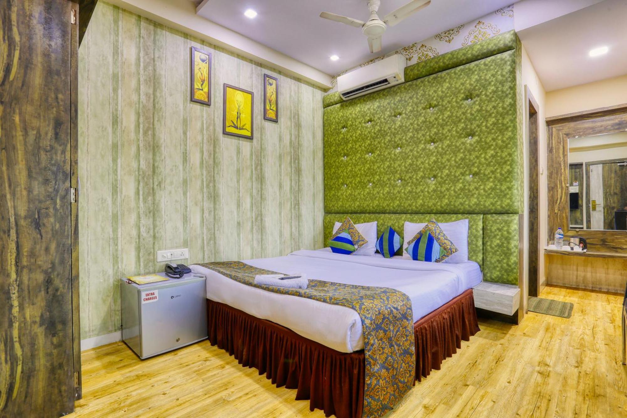 The Ashoka Hotel Indore Exterior foto
