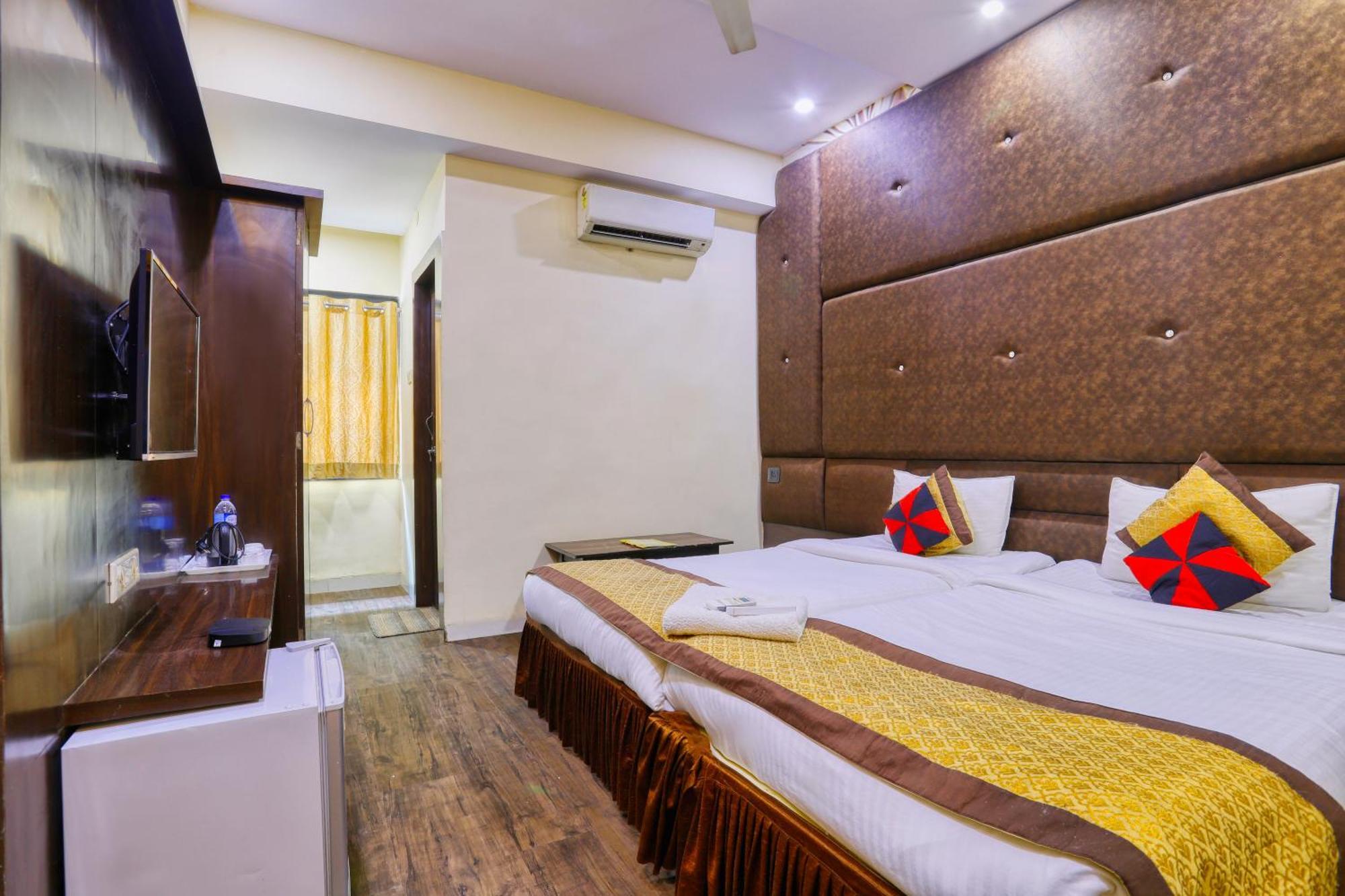 The Ashoka Hotel Indore Exterior foto